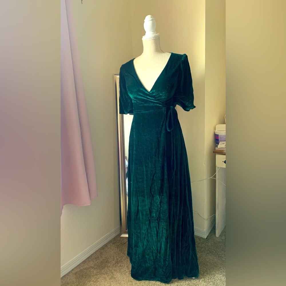 New Never Worn: emerald green bridesmaids dress